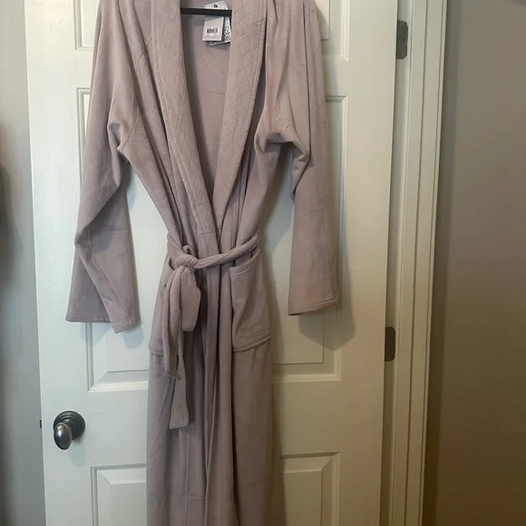 Barefoot Dreams Women's Soft Pink Robe - Picture 3 of 6